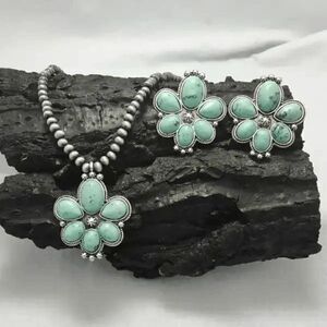 Western Flower Shape Turquoise Silver Plated Necklace & Earrings Jewelry Set